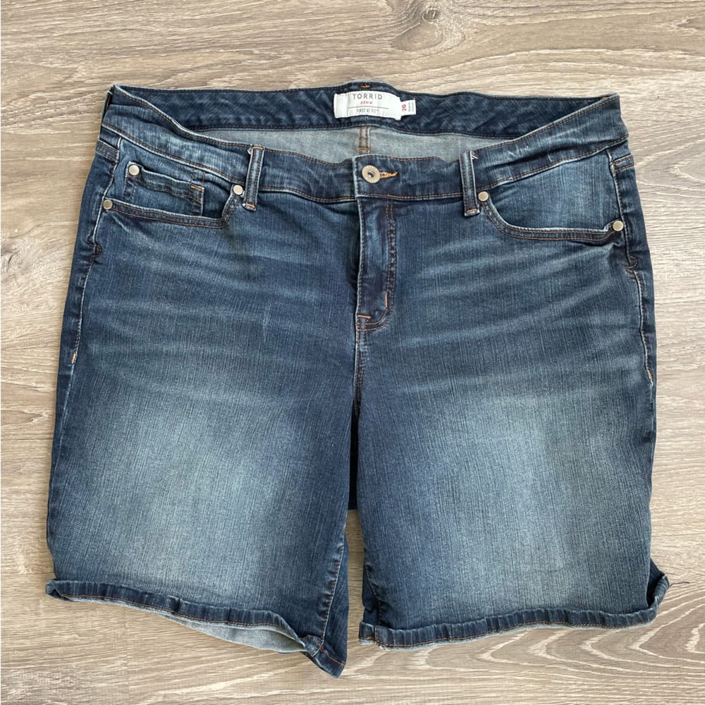 Torrid 8” Vintage Stretch Jean Short